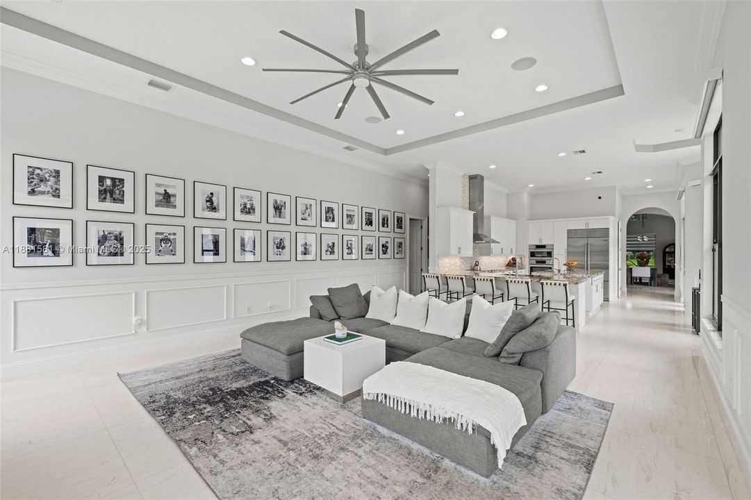 Недавно продано: $2,735,000 (5 спален, 4 ванн, 5106 Квадратных фут)