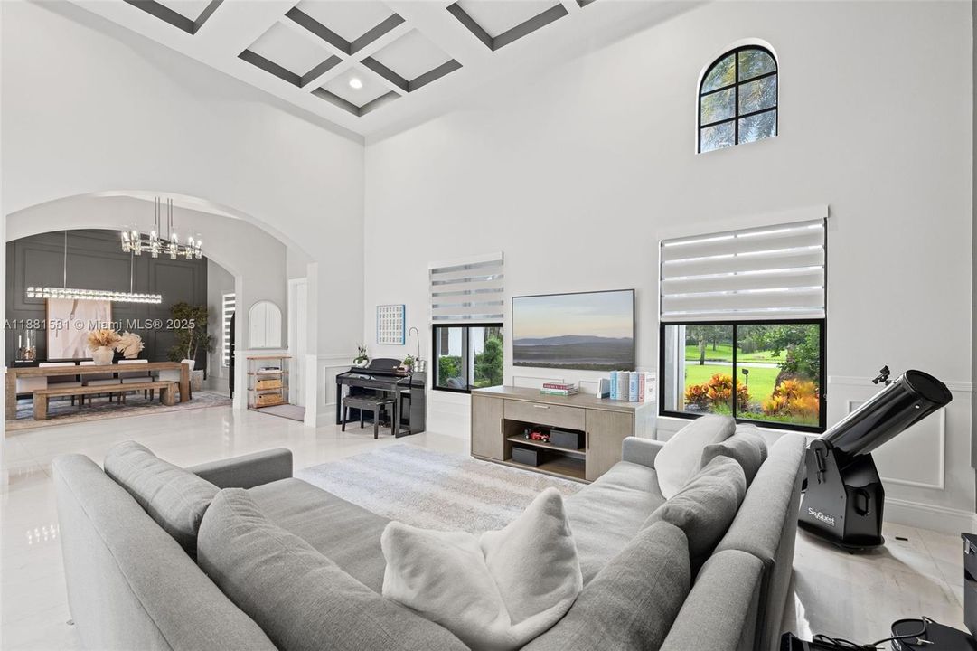 Недавно продано: $2,735,000 (5 спален, 4 ванн, 5106 Квадратных фут)