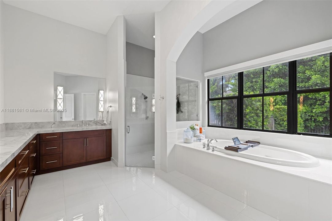 Недавно продано: $2,735,000 (5 спален, 4 ванн, 5106 Квадратных фут)