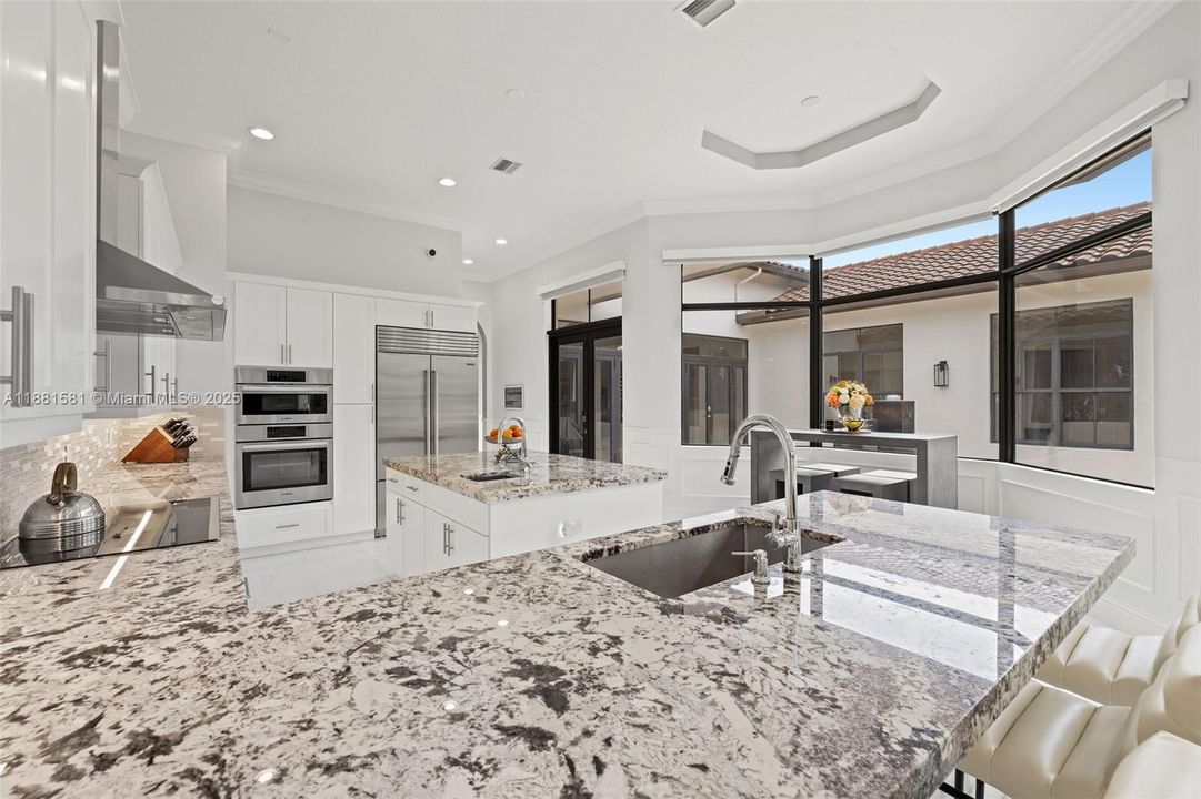 Недавно продано: $2,735,000 (5 спален, 4 ванн, 5106 Квадратных фут)