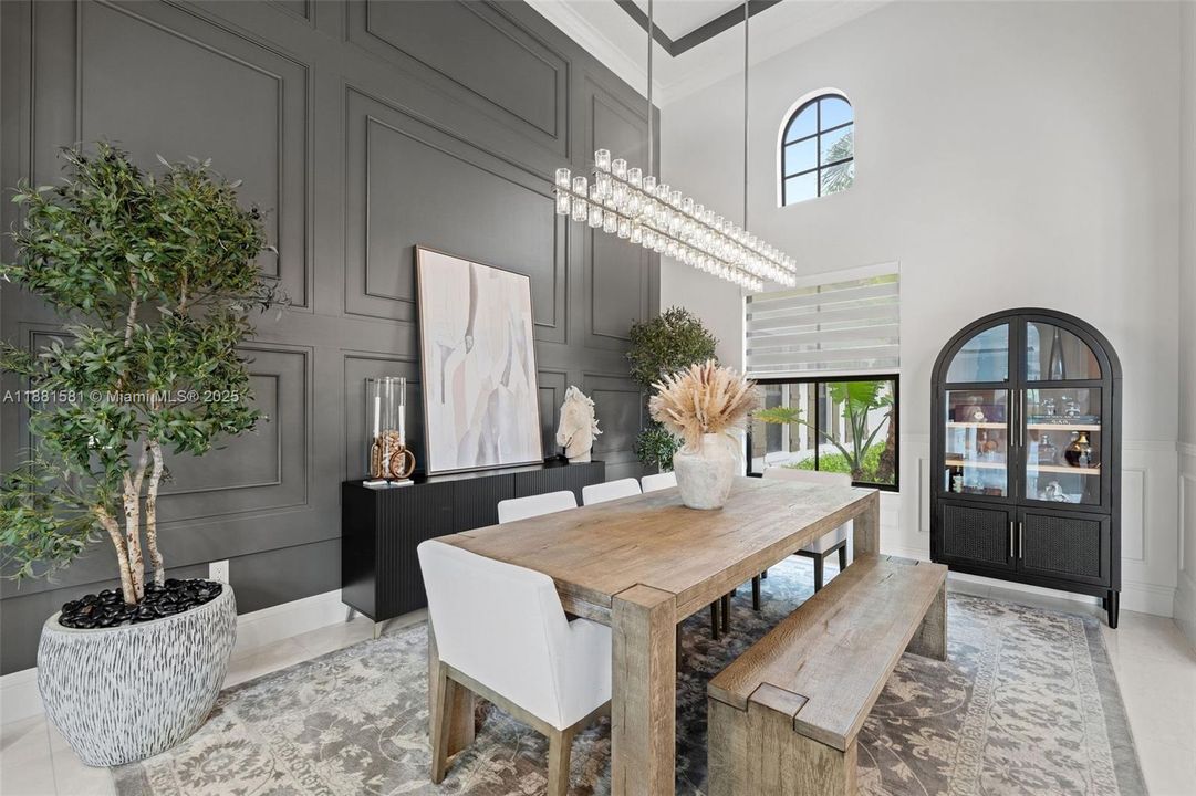 Недавно продано: $2,735,000 (5 спален, 4 ванн, 5106 Квадратных фут)