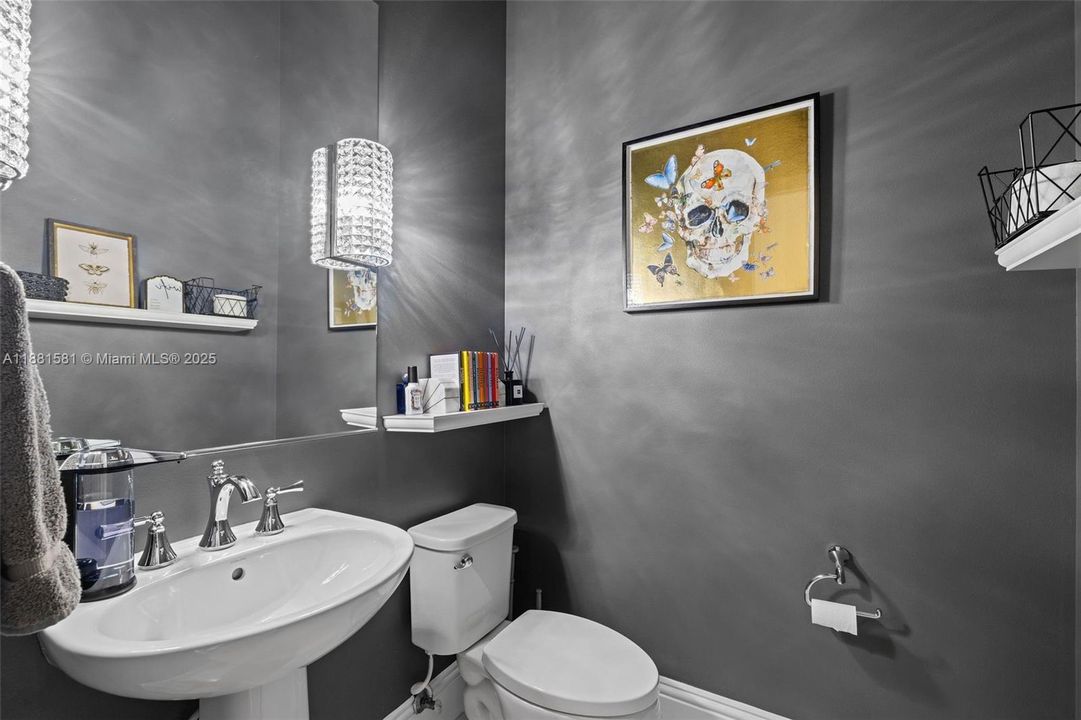 Недавно продано: $2,735,000 (5 спален, 4 ванн, 5106 Квадратных фут)