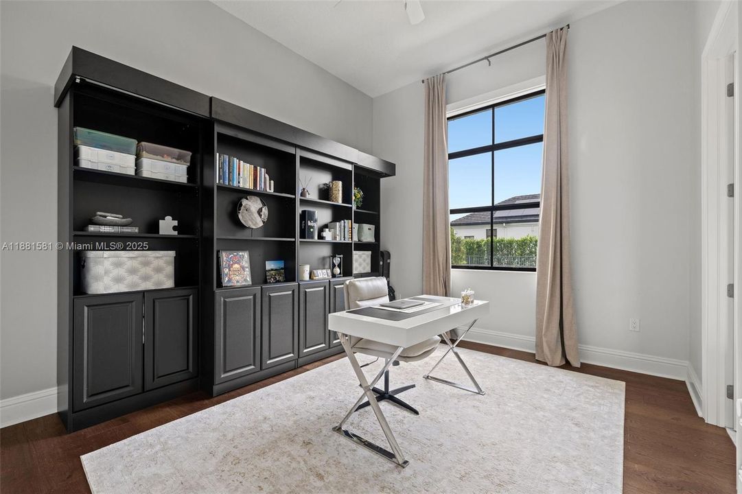 Недавно продано: $2,735,000 (5 спален, 4 ванн, 5106 Квадратных фут)