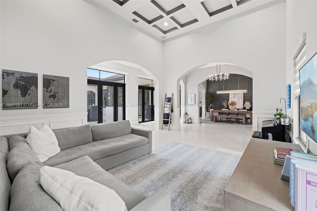 Недавно продано: $2,735,000 (5 спален, 4 ванн, 5106 Квадратных фут)