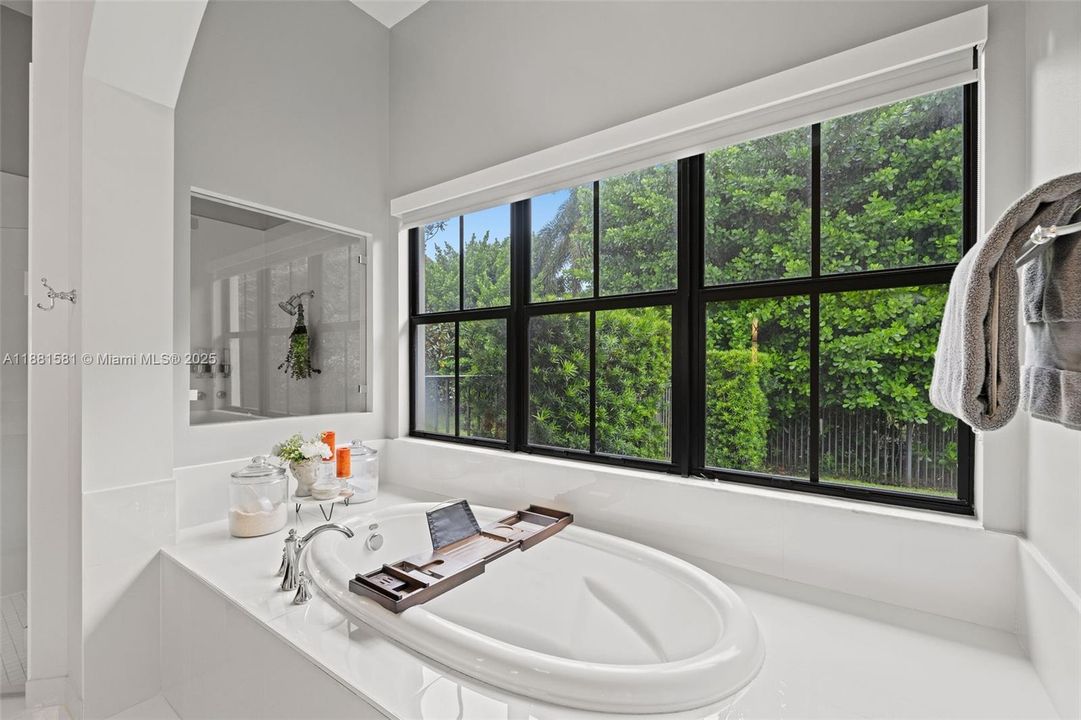 Недавно продано: $2,735,000 (5 спален, 4 ванн, 5106 Квадратных фут)