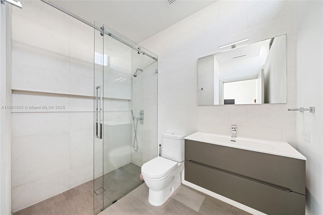 For Sale: $13,900,000 (6 beds, 6 baths, 5633 Square Feet)