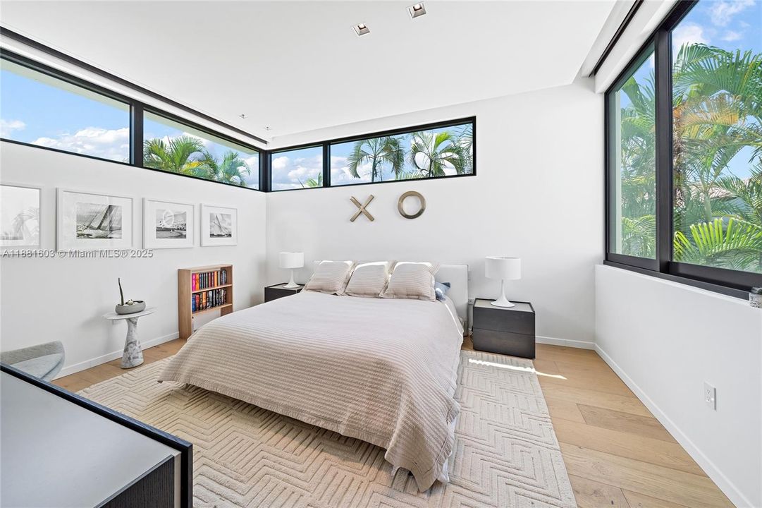 For Sale: $13,900,000 (6 beds, 6 baths, 5633 Square Feet)