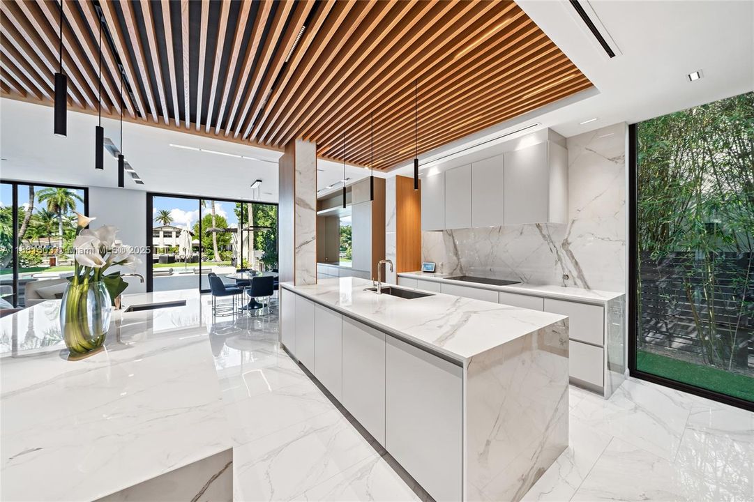 For Sale: $13,900,000 (6 beds, 6 baths, 5633 Square Feet)