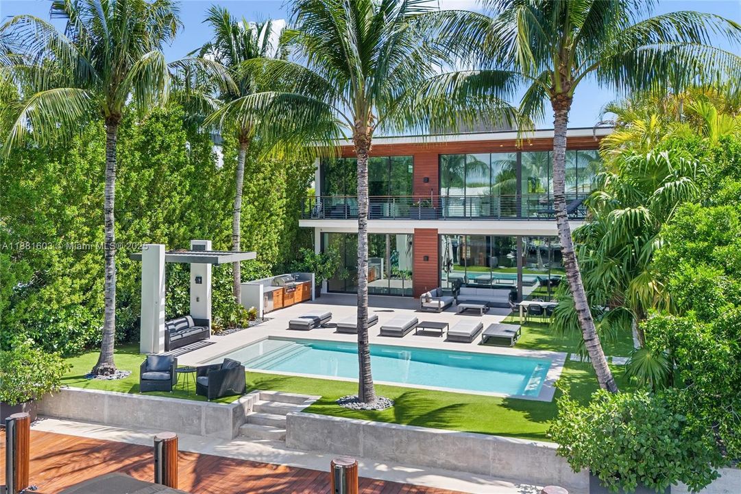 For Sale: $13,900,000 (6 beds, 6 baths, 5633 Square Feet)