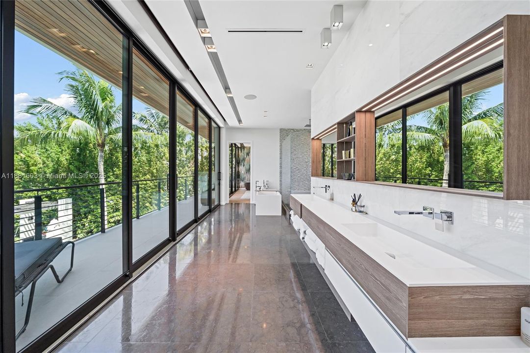 For Sale: $13,900,000 (6 beds, 6 baths, 5633 Square Feet)