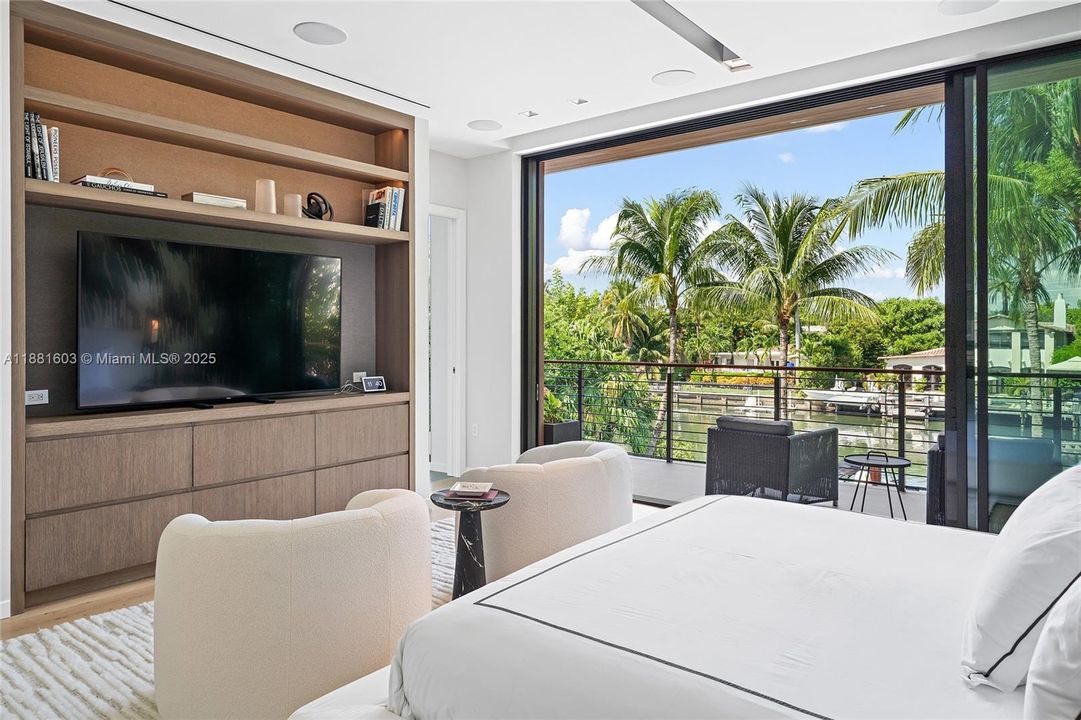 For Sale: $13,900,000 (6 beds, 6 baths, 5633 Square Feet)