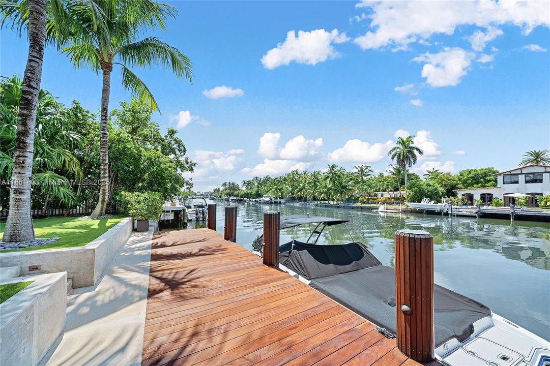 For Sale: $13,900,000 (6 beds, 6 baths, 5633 Square Feet)