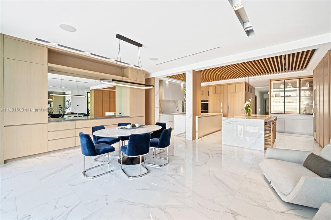 For Sale: $13,900,000 (6 beds, 6 baths, 5633 Square Feet)