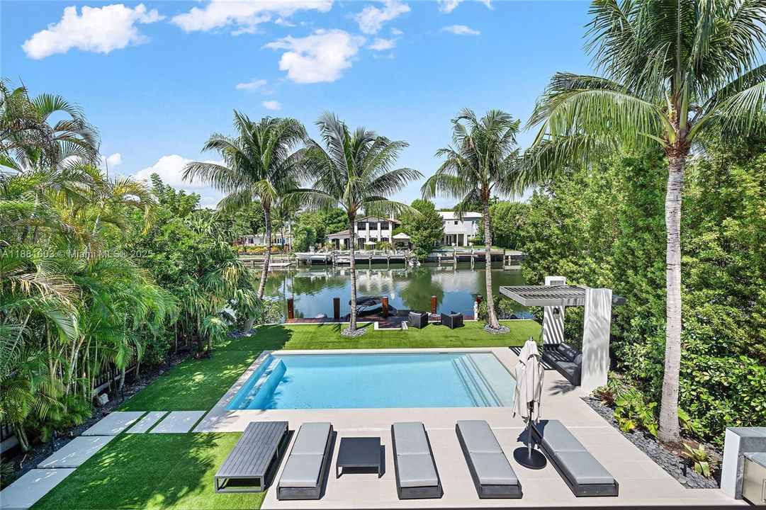 For Sale: $13,900,000 (6 beds, 6 baths, 5633 Square Feet)