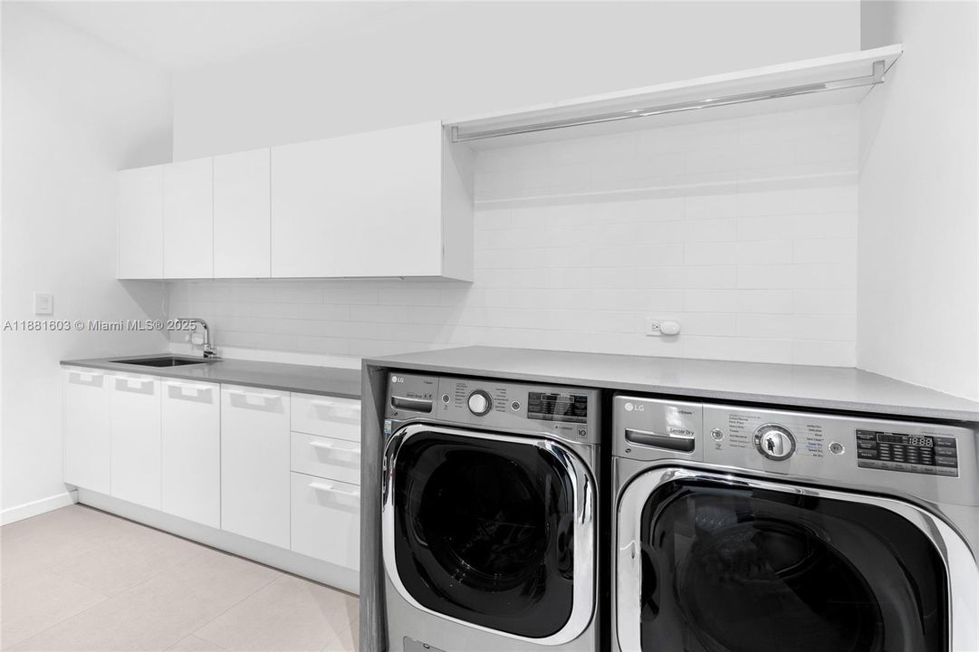 For Sale: $13,900,000 (6 beds, 6 baths, 5633 Square Feet)