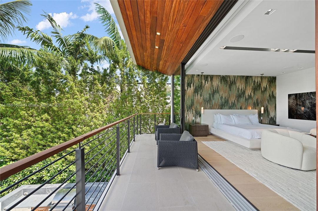 For Sale: $13,900,000 (6 beds, 6 baths, 5633 Square Feet)