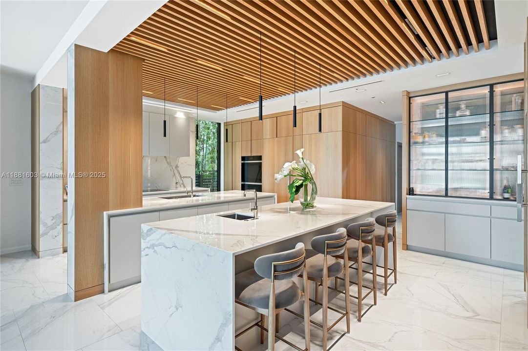 For Sale: $13,900,000 (6 beds, 6 baths, 5633 Square Feet)