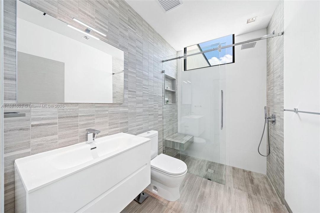 For Sale: $13,900,000 (6 beds, 6 baths, 5633 Square Feet)