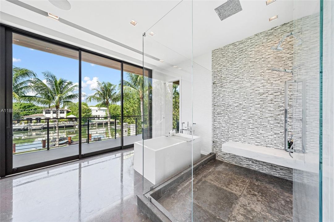 For Sale: $13,900,000 (6 beds, 6 baths, 5633 Square Feet)