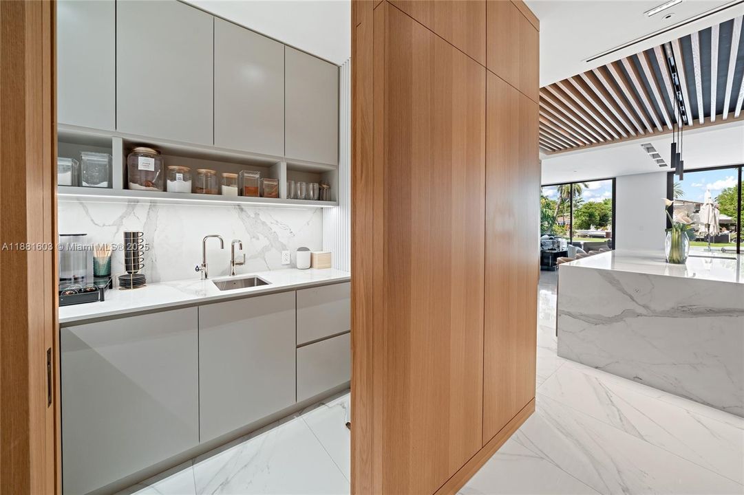 For Sale: $13,900,000 (6 beds, 6 baths, 5633 Square Feet)