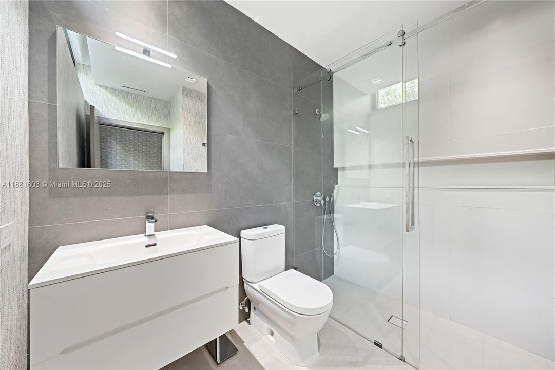 For Sale: $13,900,000 (6 beds, 6 baths, 5633 Square Feet)