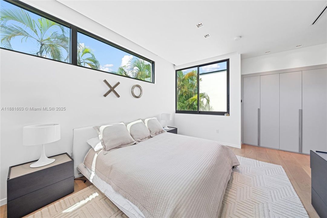 For Sale: $13,900,000 (6 beds, 6 baths, 5633 Square Feet)