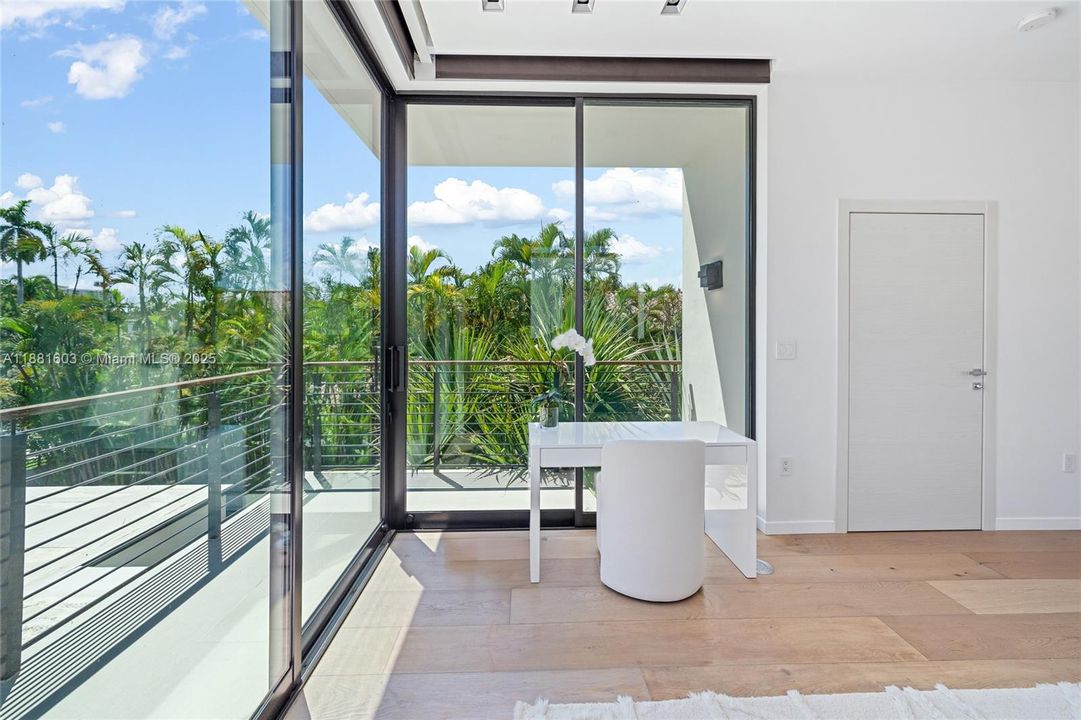 For Sale: $13,900,000 (6 beds, 6 baths, 5633 Square Feet)