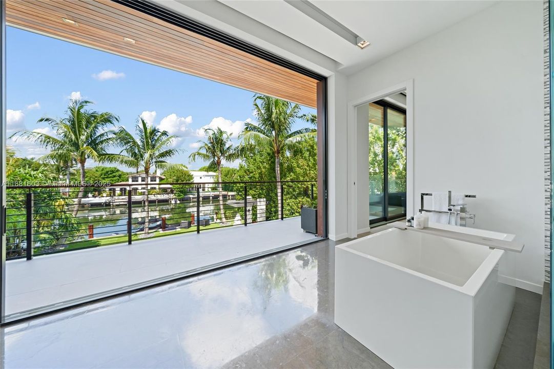 For Sale: $13,900,000 (6 beds, 6 baths, 5633 Square Feet)