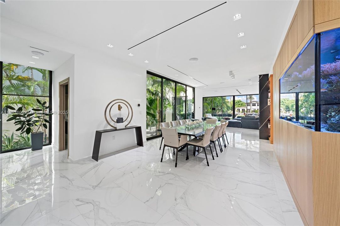 For Sale: $13,900,000 (6 beds, 6 baths, 5633 Square Feet)