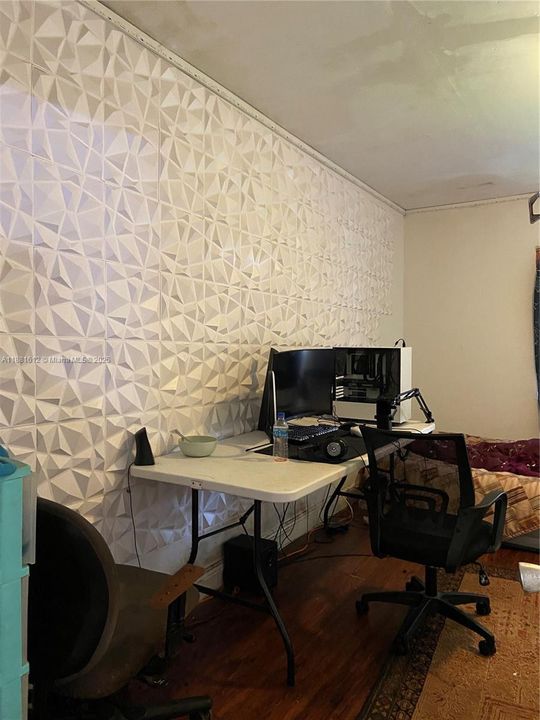 合同活跃: $350,000 (2 贝兹, 1 浴室, 1194 平方英尺)