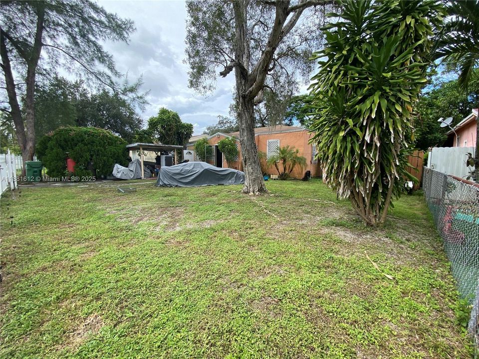 合同活跃: $350,000 (2 贝兹, 1 浴室, 1194 平方英尺)