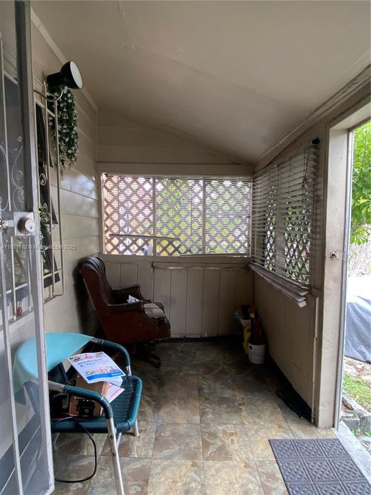 合同活跃: $350,000 (2 贝兹, 1 浴室, 1194 平方英尺)