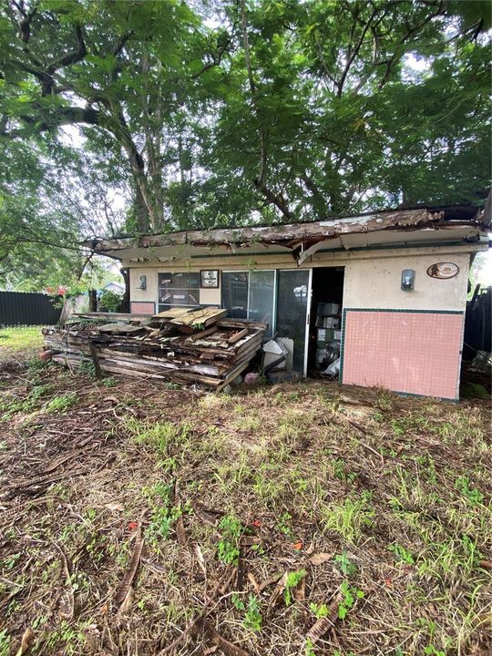 合同活跃: $350,000 (2 贝兹, 1 浴室, 1194 平方英尺)