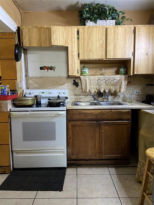 合同活跃: $350,000 (2 贝兹, 1 浴室, 1194 平方英尺)