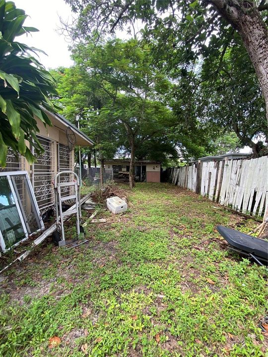 合同活跃: $350,000 (2 贝兹, 1 浴室, 1194 平方英尺)