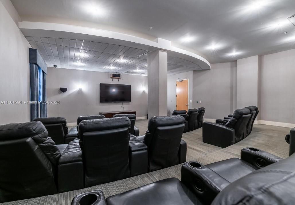 For Sale: $490,000 (1 beds, 1 baths, 874 Square Feet)