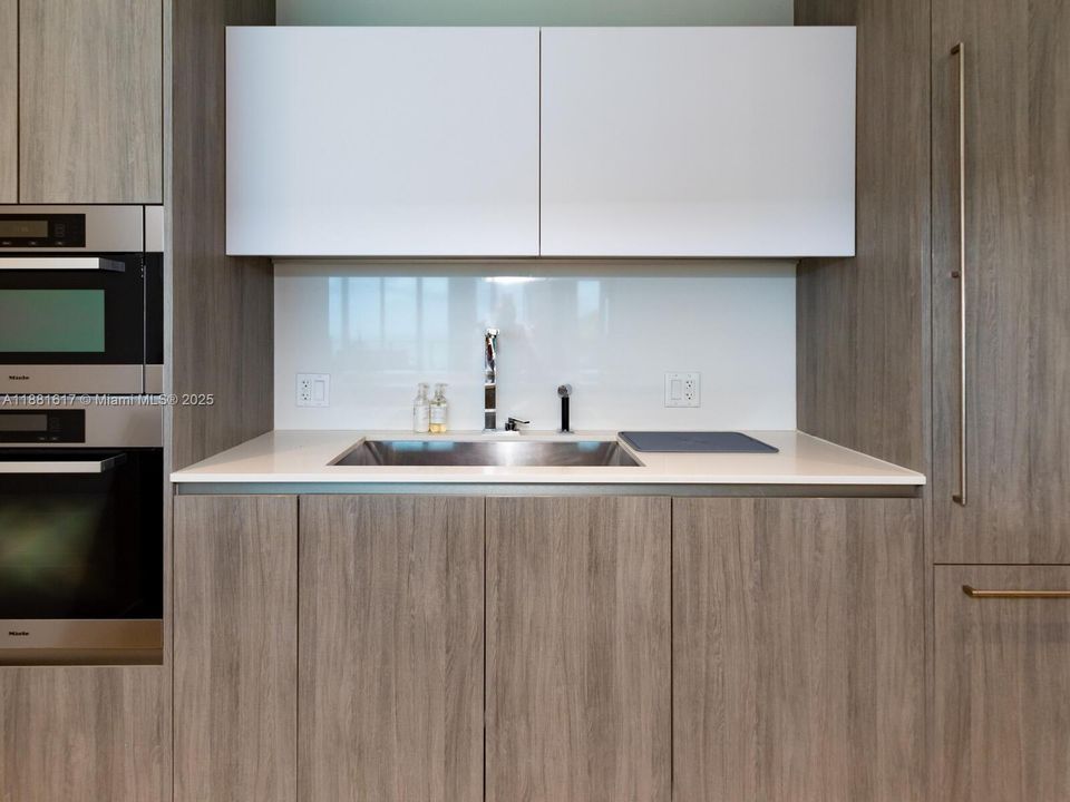 待售: $4,800,000 (2 贝兹, 3 浴室, 1823 平方英尺)