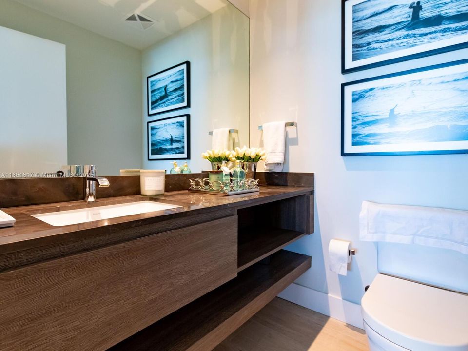 待售: $4,800,000 (2 贝兹, 3 浴室, 1823 平方英尺)