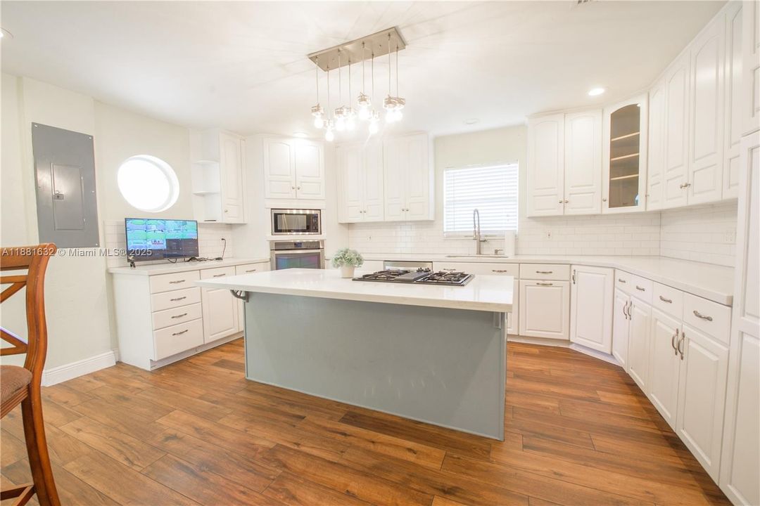 For Rent: $5,000 (4 beds, 3 baths, 2640 Square Feet)