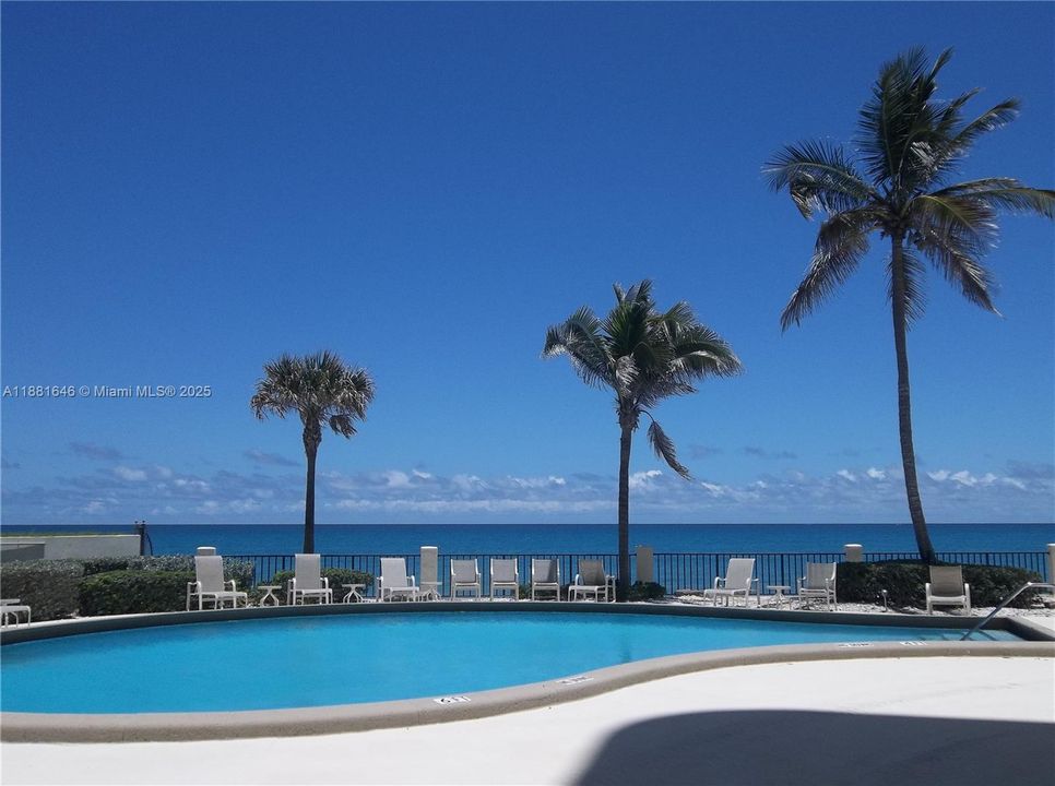 For Sale: $1,795,000 (3 beds, 2 baths, 1800 Square Feet)