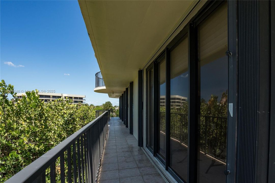 For Sale: $1,795,000 (3 beds, 2 baths, 1800 Square Feet)