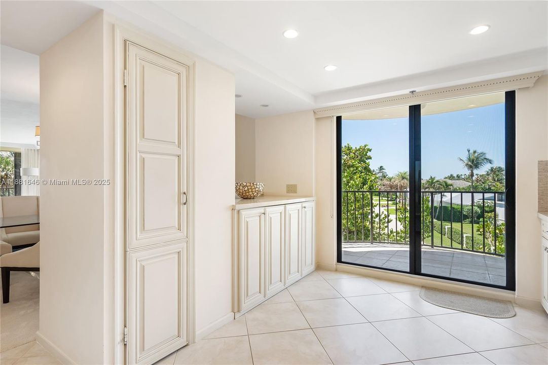 For Sale: $1,795,000 (3 beds, 2 baths, 1800 Square Feet)