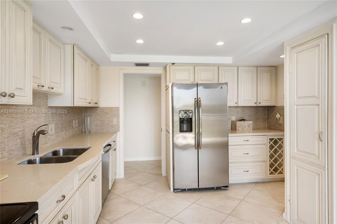 For Sale: $1,795,000 (3 beds, 2 baths, 1800 Square Feet)