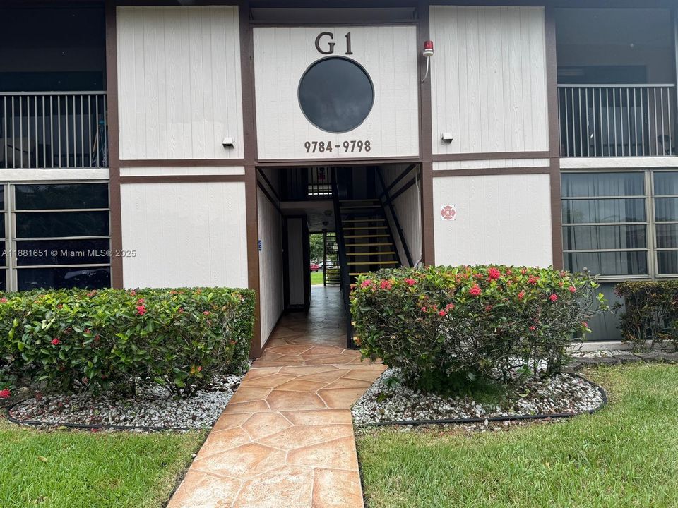 For Sale: $149,900 (2 beds, 2 baths, 1163 Square Feet)