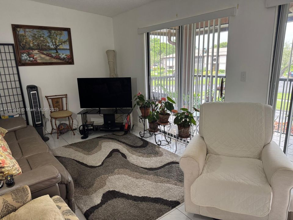 For Sale: $149,900 (2 beds, 2 baths, 1163 Square Feet)