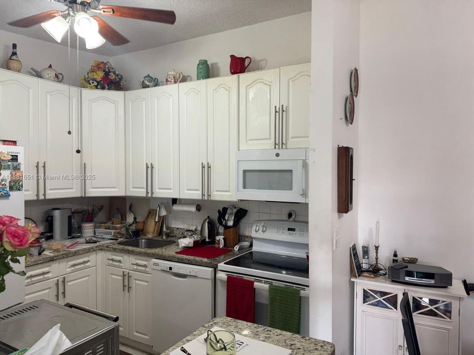 For Sale: $149,900 (2 beds, 2 baths, 1163 Square Feet)