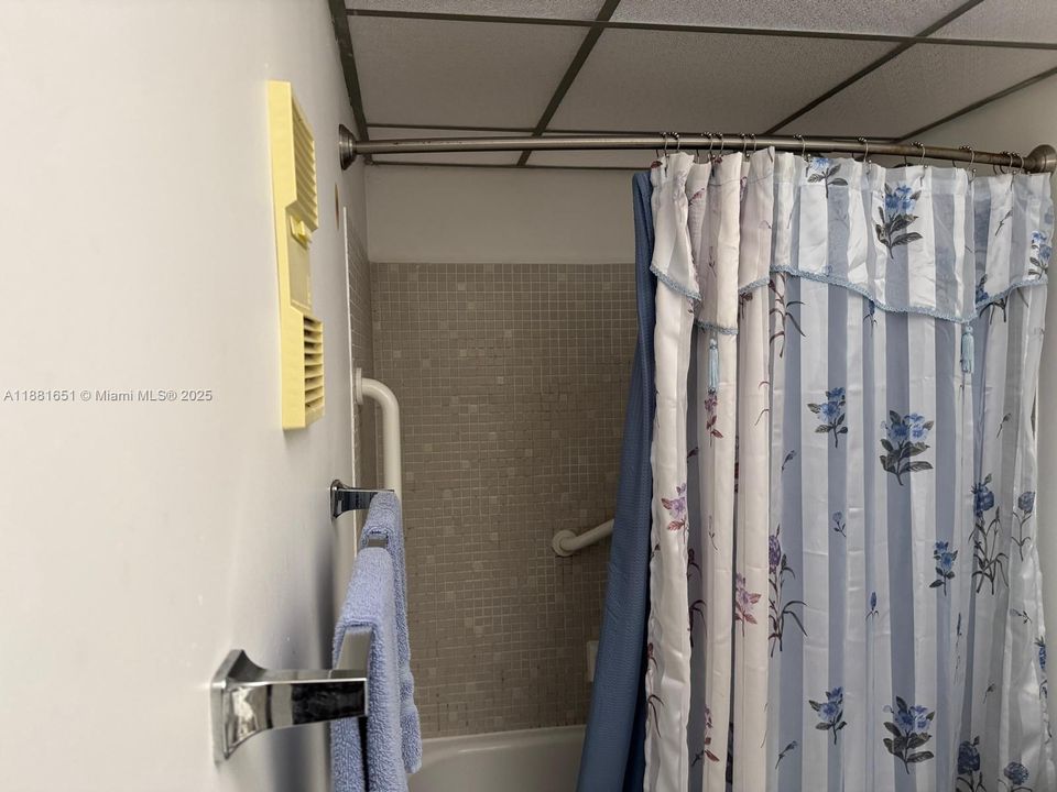 For Sale: $149,900 (2 beds, 2 baths, 1163 Square Feet)