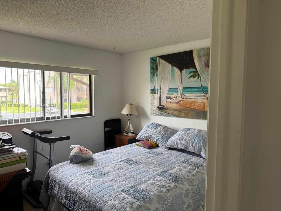 For Sale: $149,900 (2 beds, 2 baths, 1163 Square Feet)
