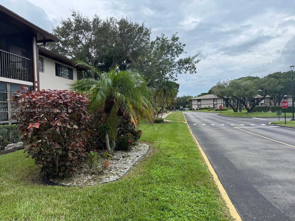 For Sale: $149,900 (2 beds, 2 baths, 1163 Square Feet)