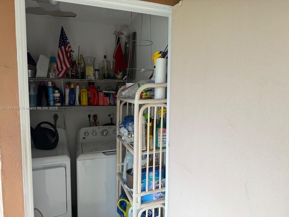 For Sale: $149,900 (2 beds, 2 baths, 1163 Square Feet)